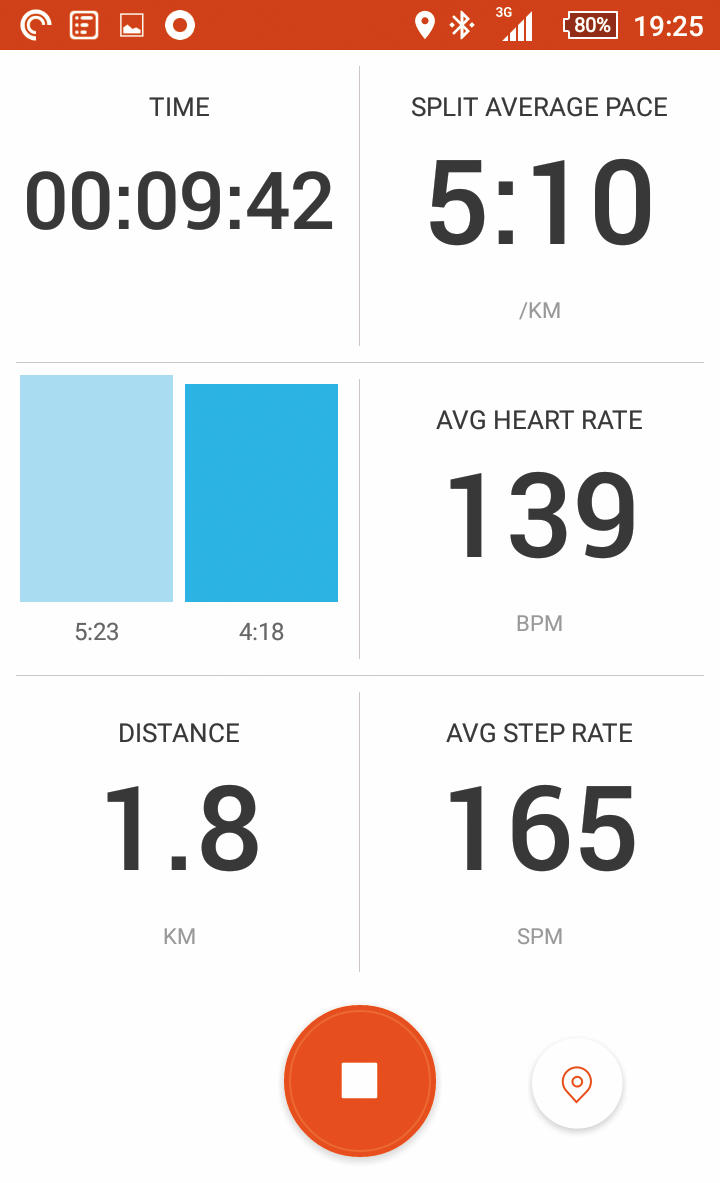 Prikaz podatkov med tekom v programu Strava Runnin and Cycling